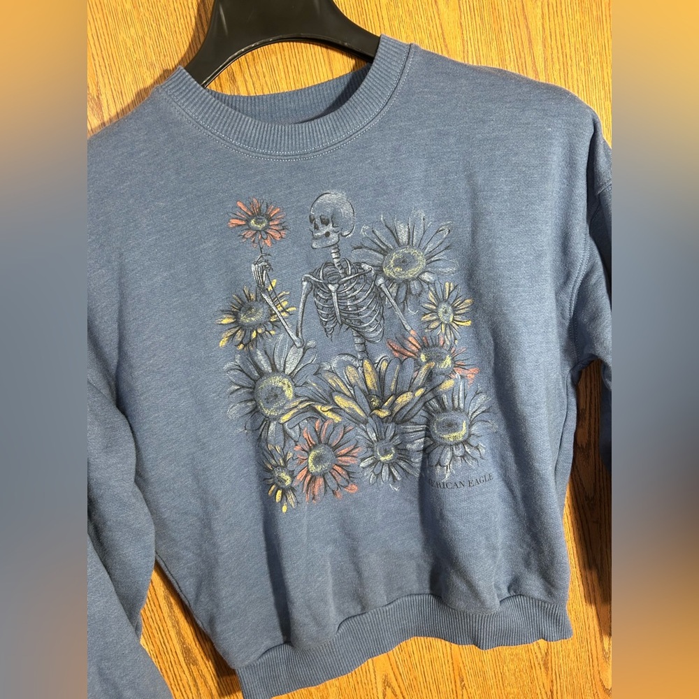 American Eagle Outfitters Floral Skeleton Skull Graphic Crewneck Sweatshirt - Picture 2 of 4